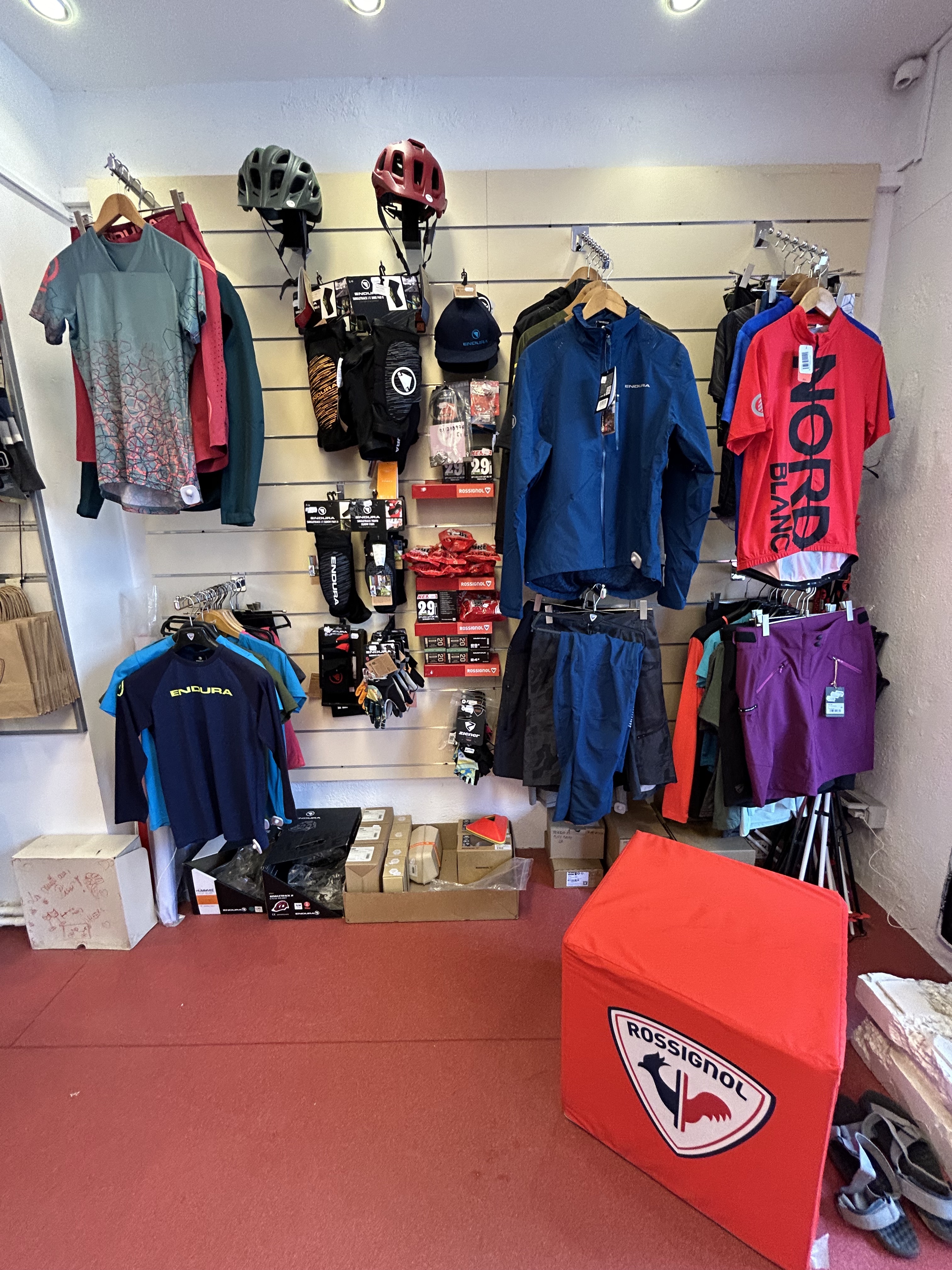 Echipament în Shop Club Rossignol
