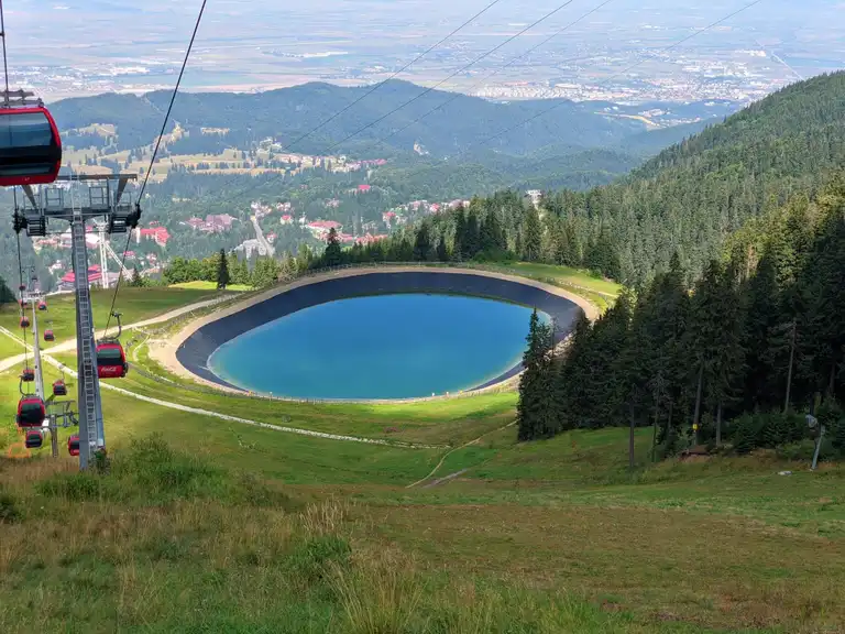 Lacul Poiana Ruia, oprire de gustare pe drumul forestier